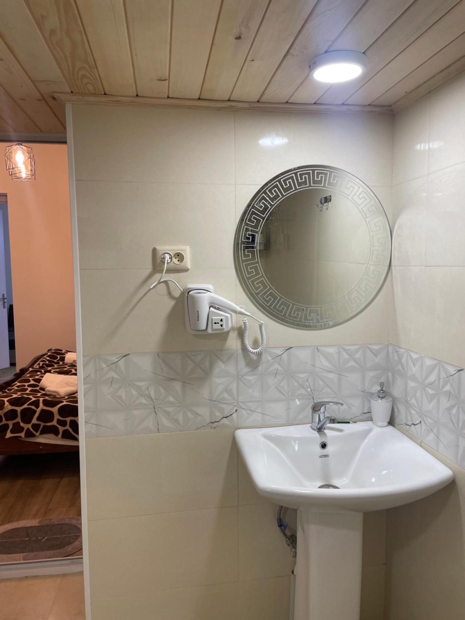 Mamuka Chartolani Guesthouse Местия Экстерьер фото