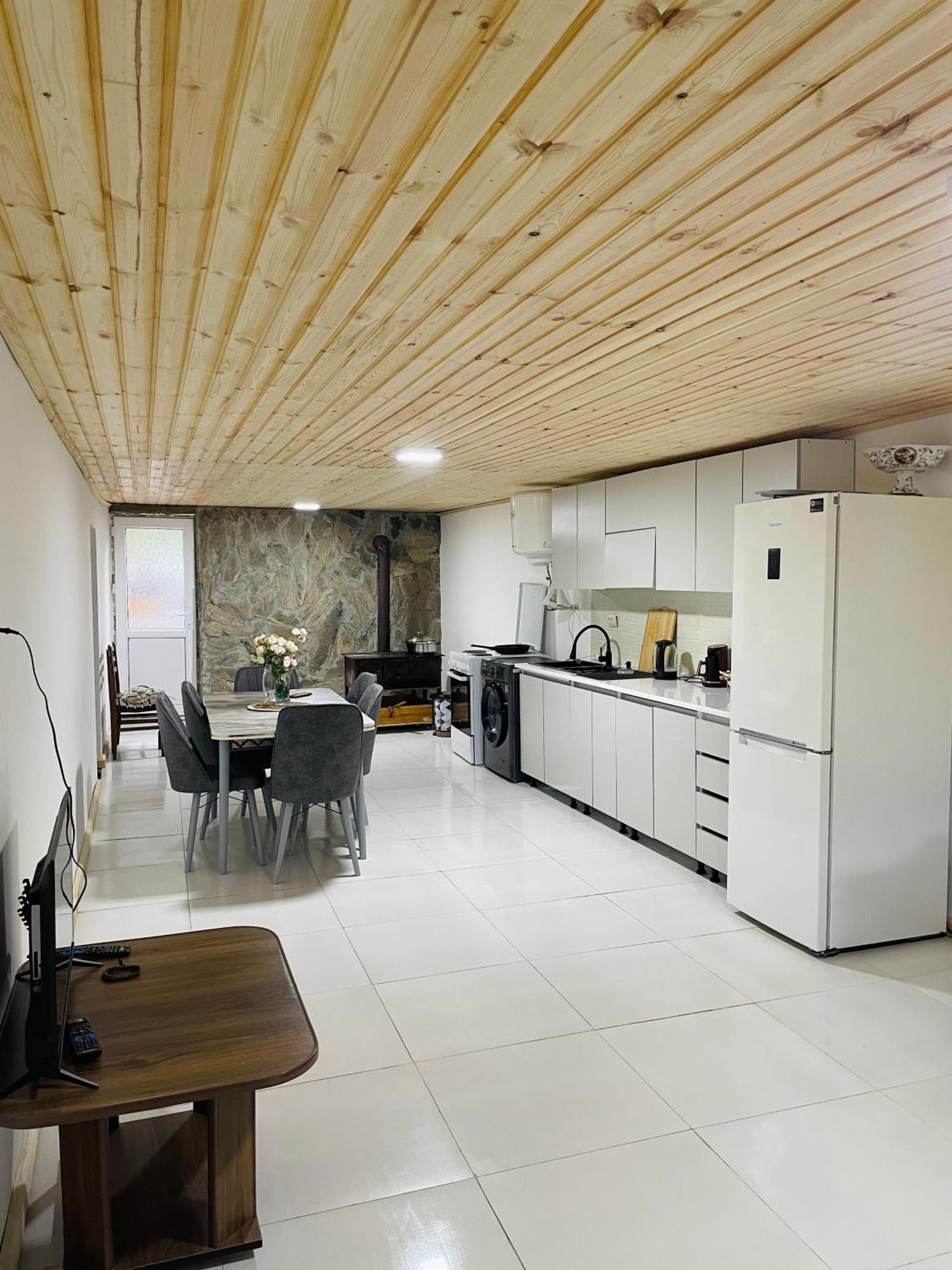Mamuka Chartolani Guesthouse Местия Экстерьер фото