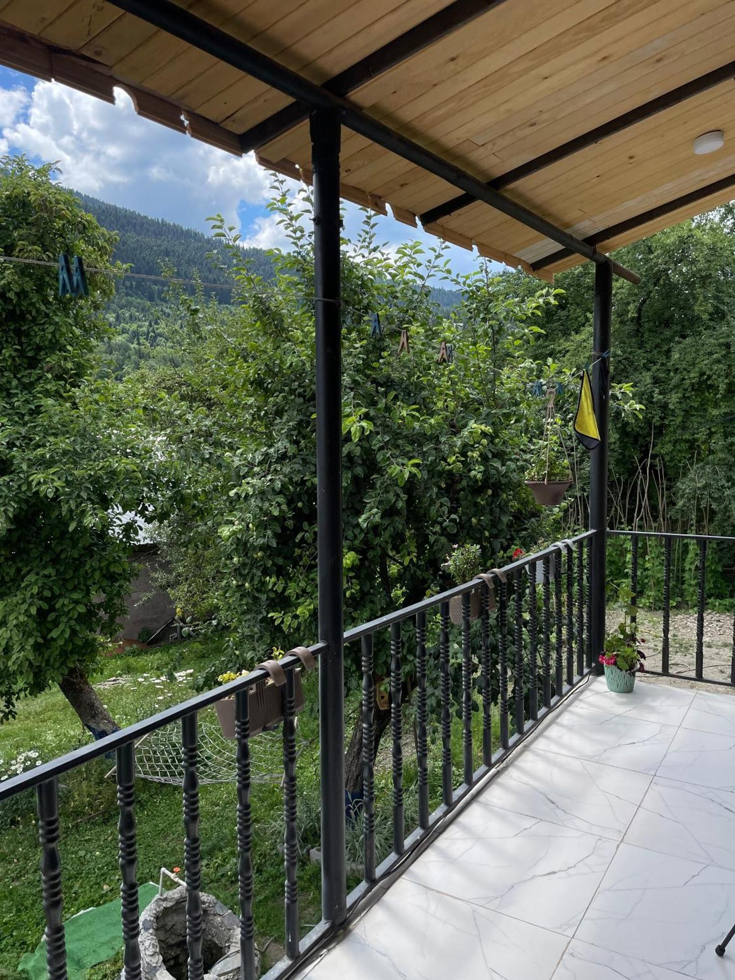 Mamuka Chartolani Guesthouse Местия Экстерьер фото